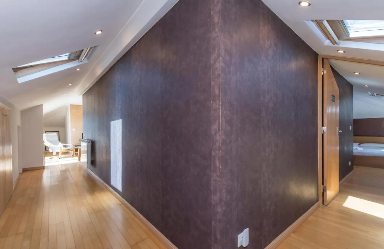 Houze_City Center, 5 Rooms Flat W/ Sunny Terrace Lisboa Portekiz